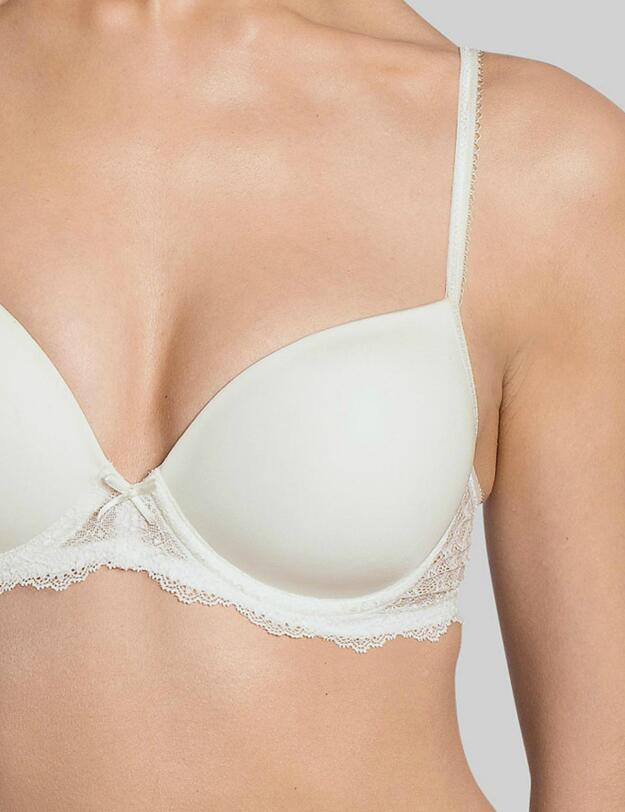 10146554 Triumph Lovely Curves Padded T-Shirt Bra - 10146554 Vanille 