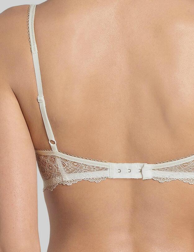 10146554 Triumph Lovely Curves Padded T-Shirt Bra - 10146554 Vanille 