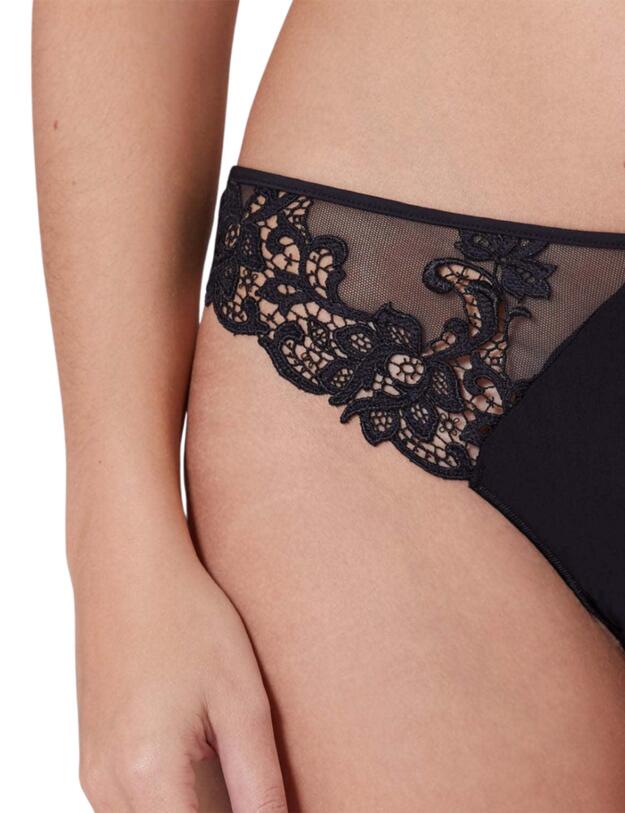 Simone Perele Saga Thong in Black