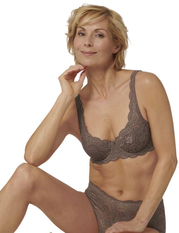 Triumph Amourette 300 Underwired Padded Bra Cafe Latte 