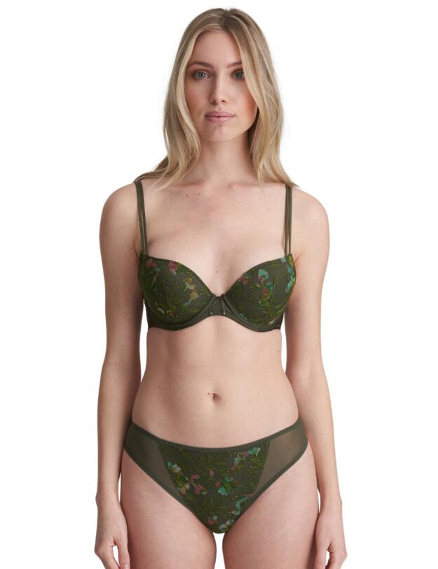 Marie Jo Joanna Thong in Forest
