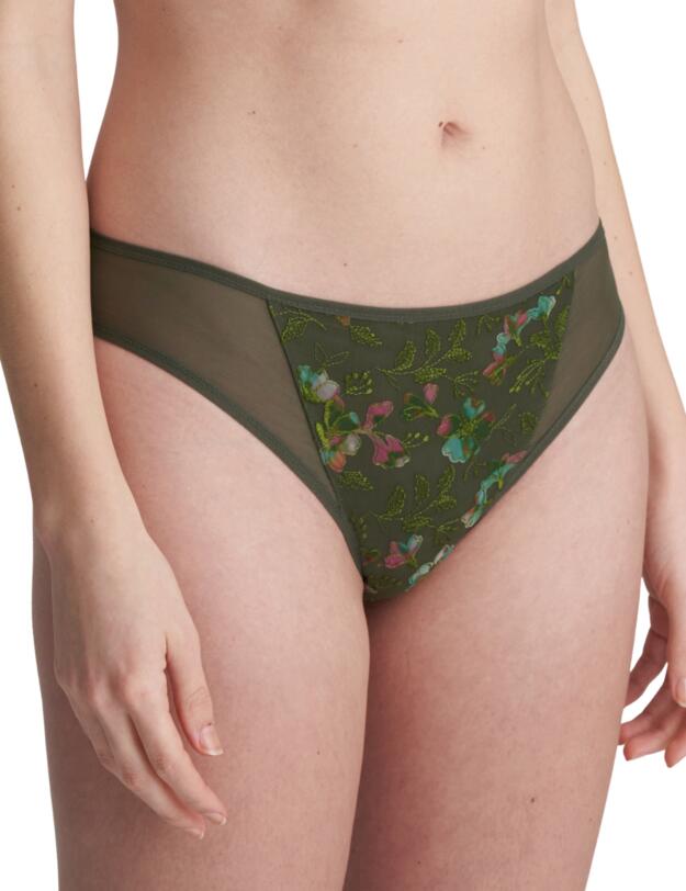 Marie Jo Joanna Thong in Forest