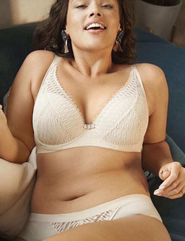  Triumph Aura Spotlight Brazilian Brief Creamy Dream