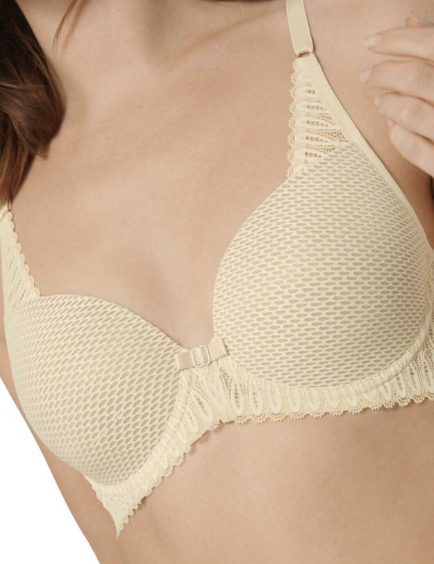  Triumph Aura Spotlight Moulded Bra Creamy Dream