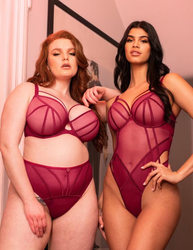 Scantilly by Curvy Kate Senses Plunge Body Cherry