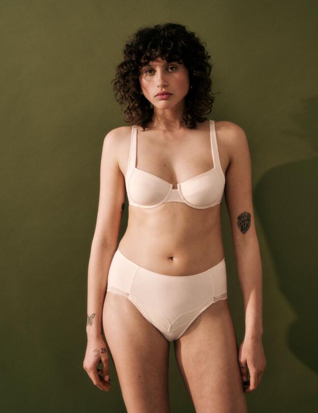 Triumph Natural Spotlight Maxi Brief Fresh Powder