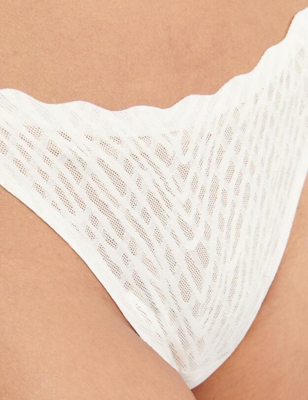 Sloggi Zero Feel Bliss Thong Silk White 