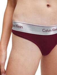 000QF6136E Calvin Klein Modern Cotton Thong - QF6136E Lush Burgundy/Silver 